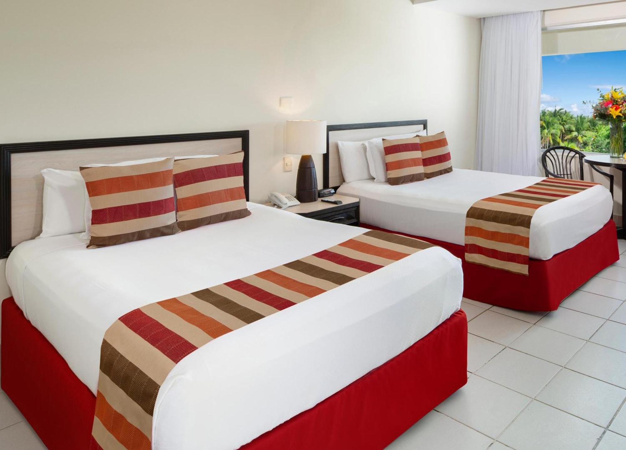 Oasis Palm Hotel Cancún Buitenkant foto