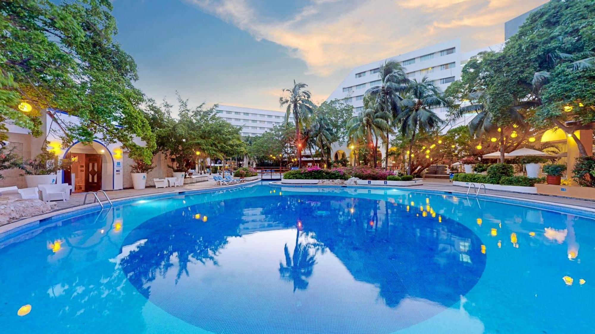Oasis Palm Hotel Cancún Buitenkant foto