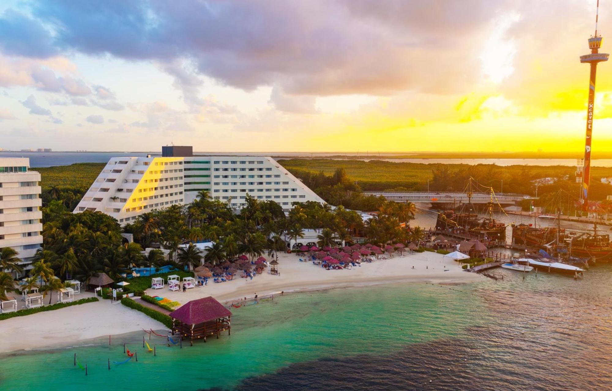 Oasis Palm Hotel Cancún Buitenkant foto