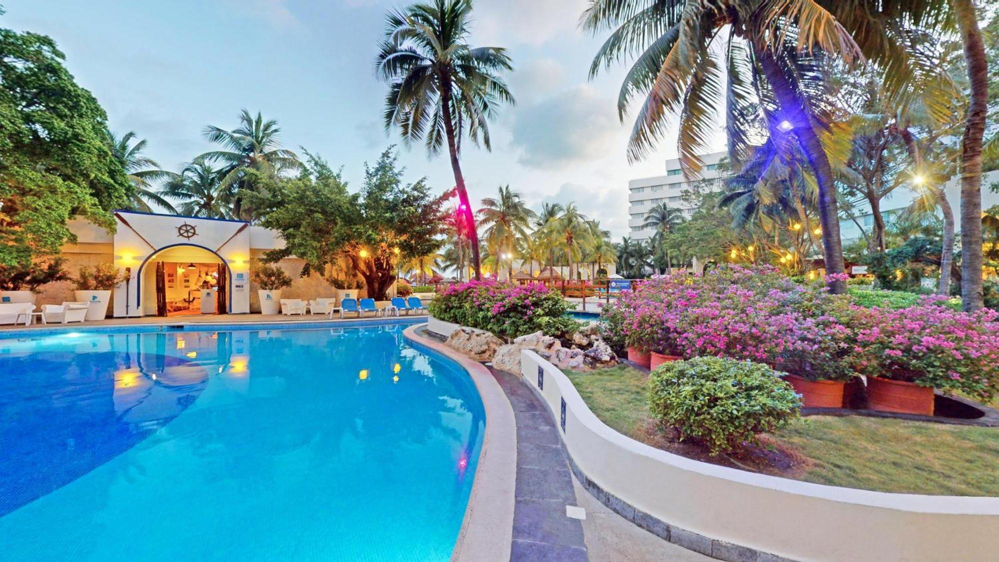 Oasis Palm Hotel Cancún Buitenkant foto