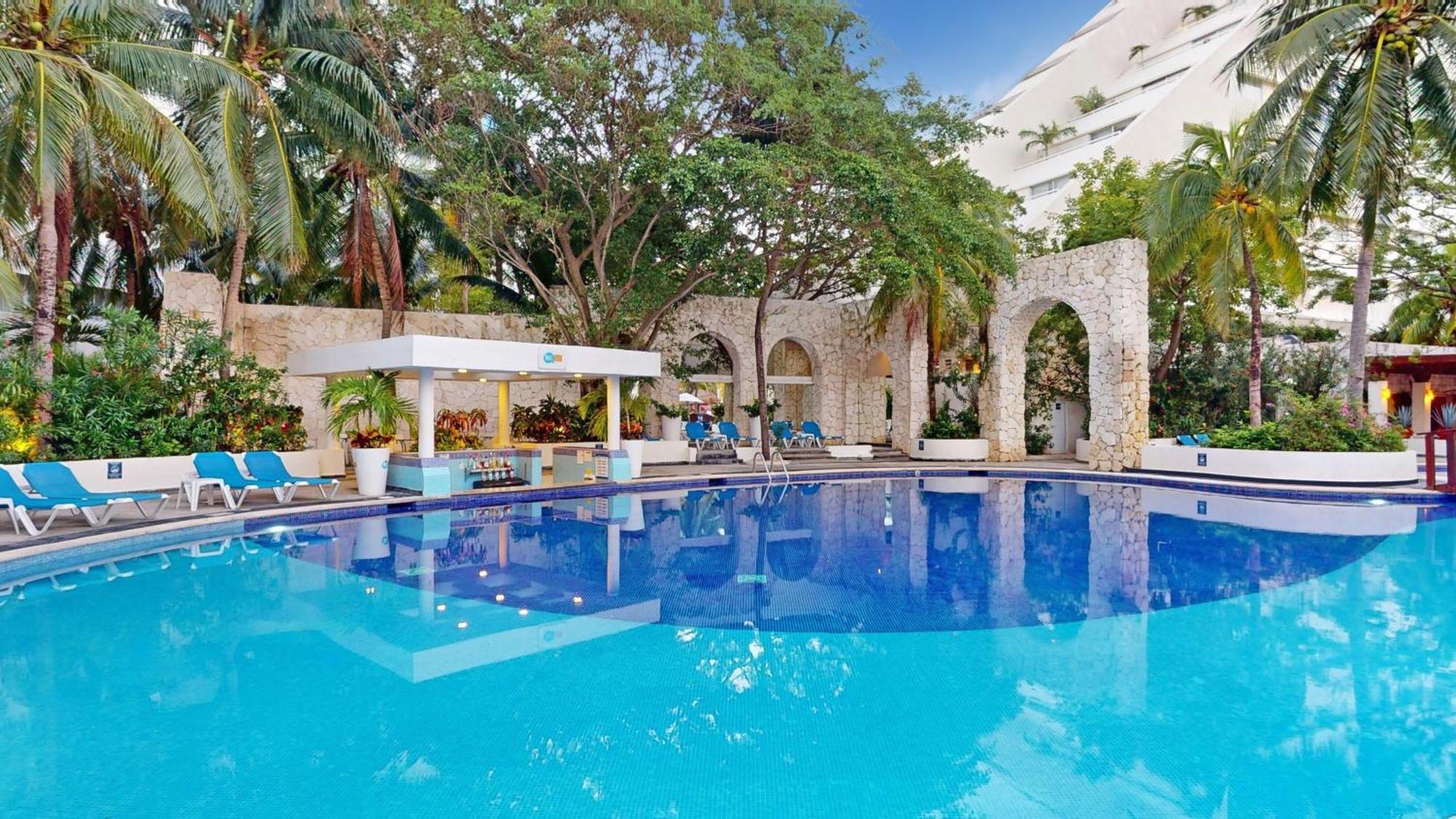 Oasis Palm Hotel Cancún Buitenkant foto