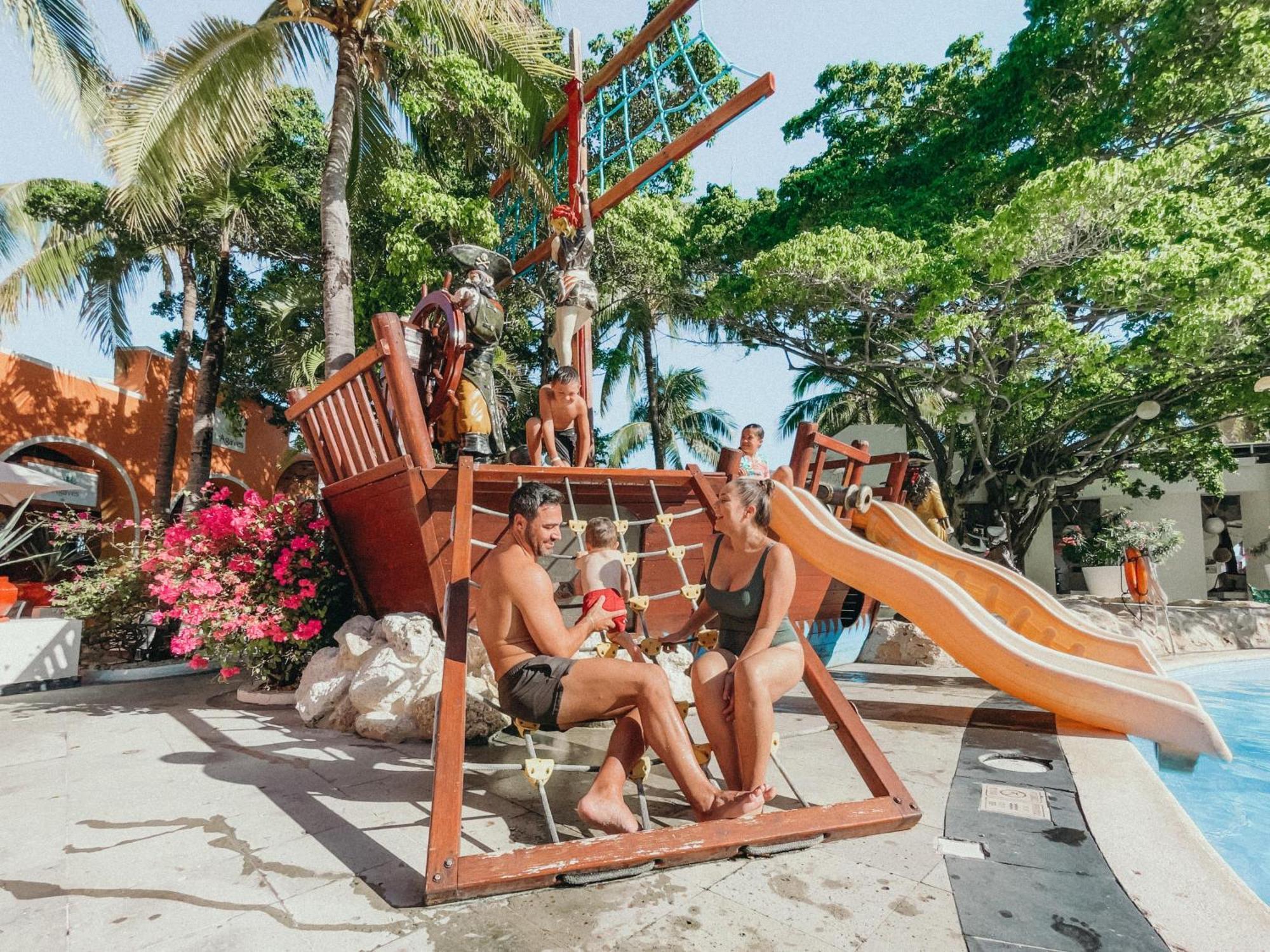Oasis Palm Hotel Cancún Buitenkant foto