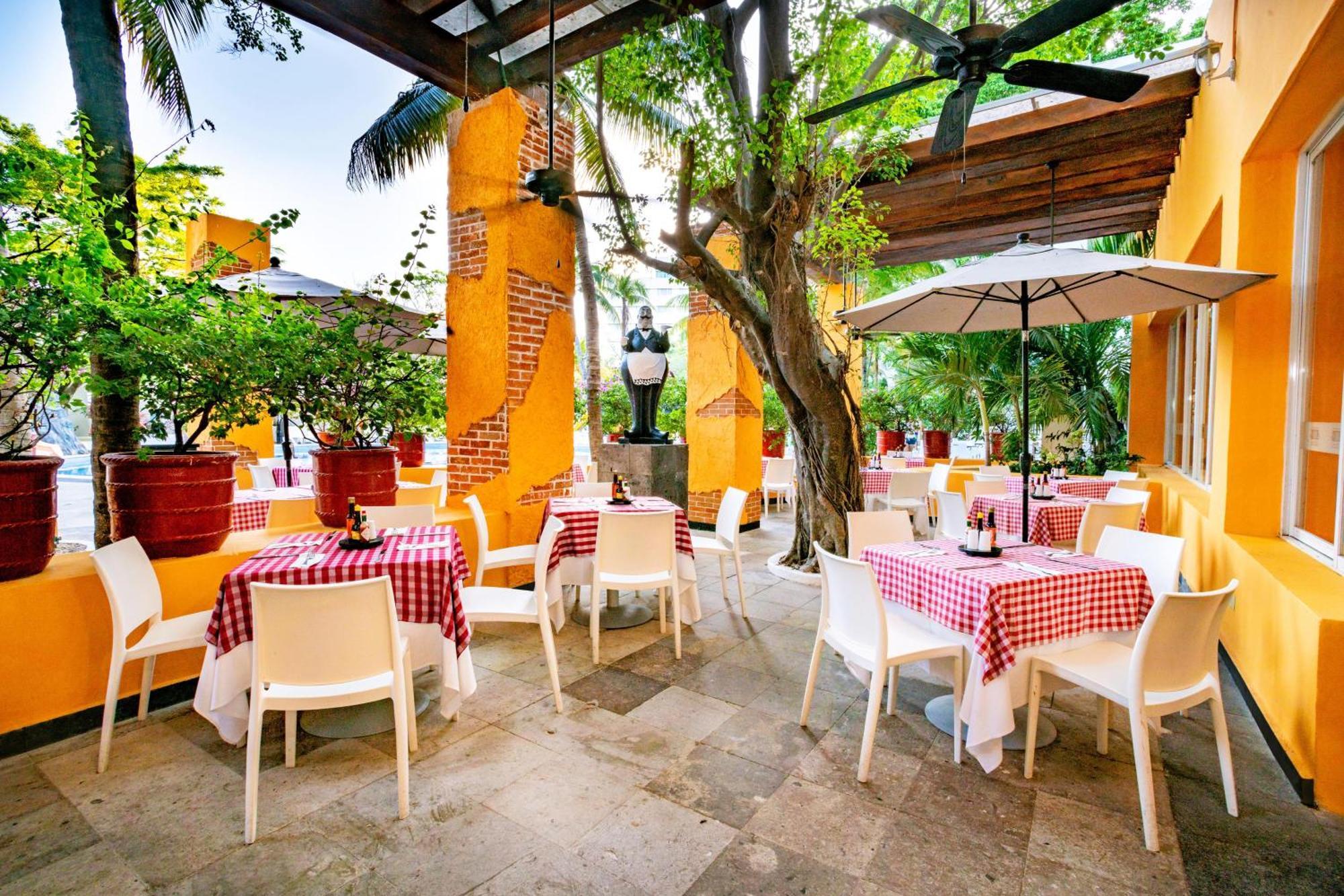 Oasis Palm Hotel Cancún Buitenkant foto